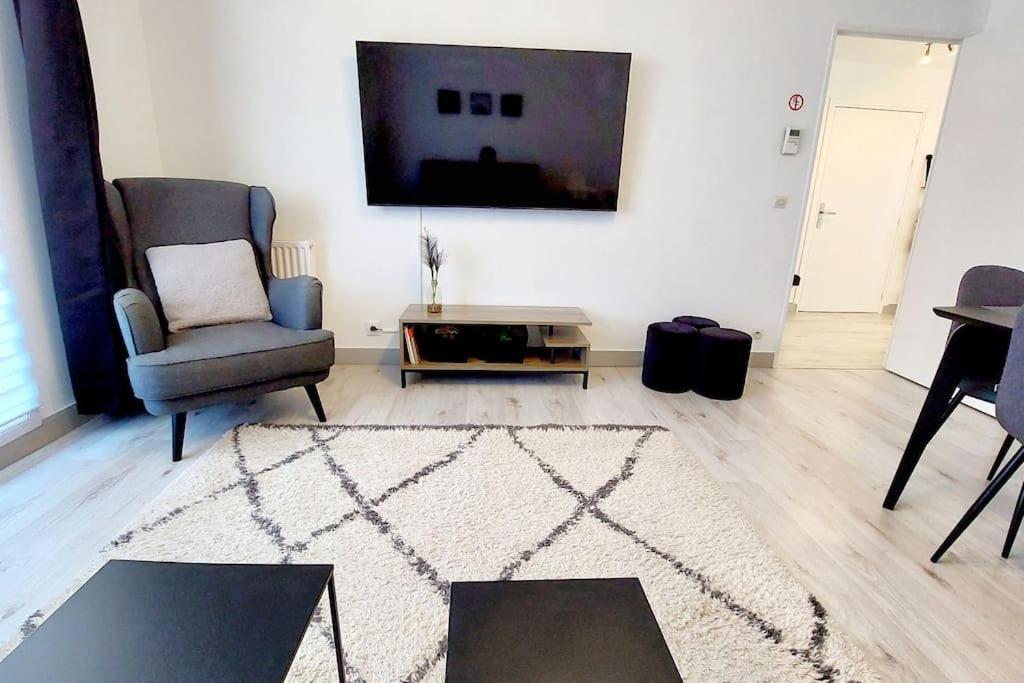 Cosy Home 2, 2 Chambres, 6 Personnes, 3 Min Gare, Parking Сержи Екстериор снимка